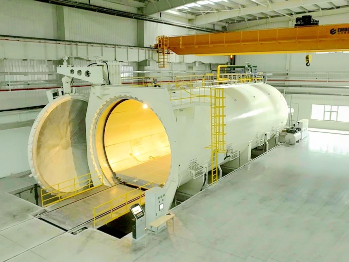 热压罐：Ø6×20米，最高工作温度250℃，压力1.2MPa